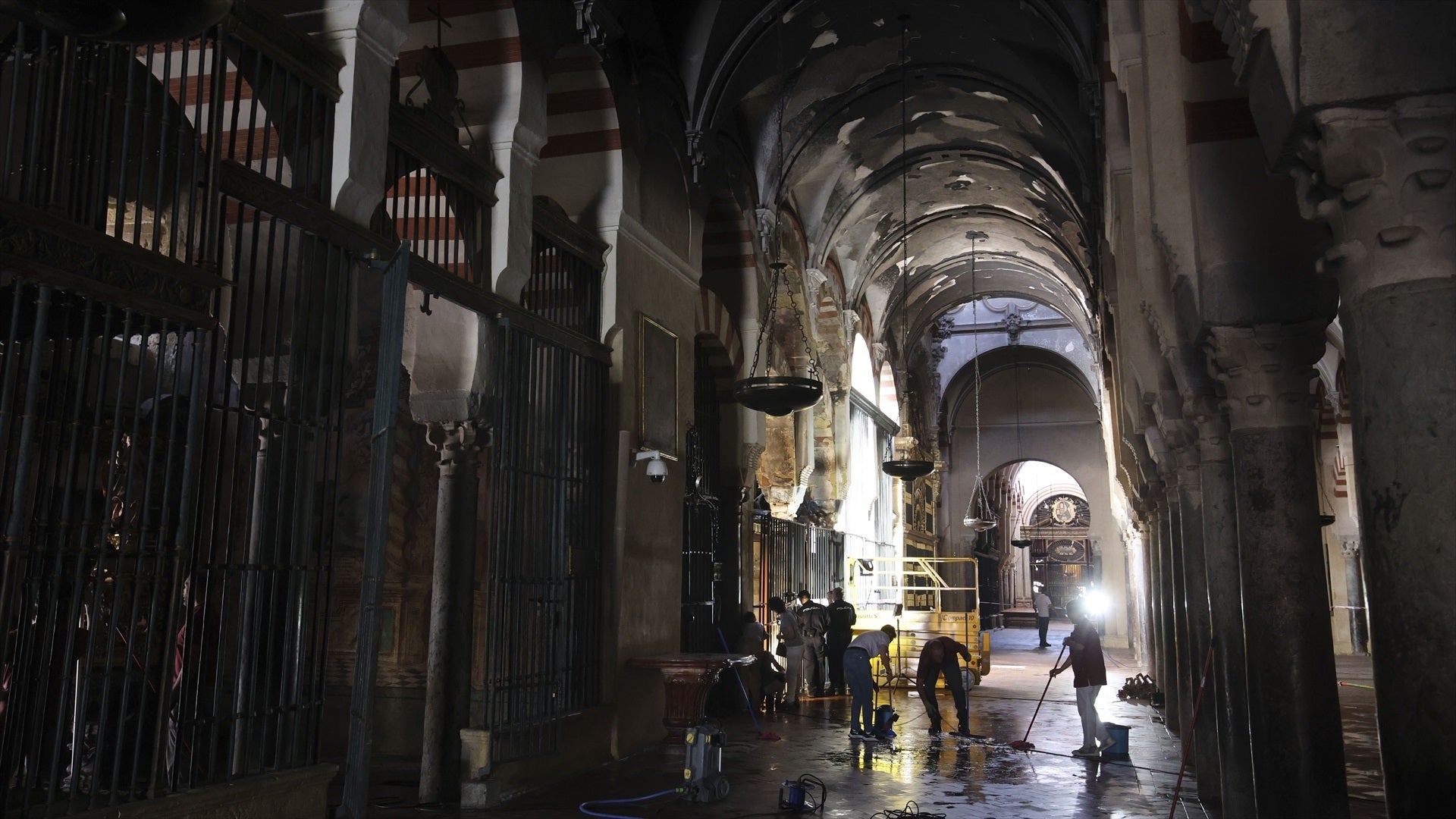 La Junta de Andalucía asegura que los daños de la Mezquita-Catedral de Córdoba son "perfectamente restaurables" La Junta de Andalucía asegura que los daños de la Mezquita-Catedral de Córdoba son "perfectamente restaurables"