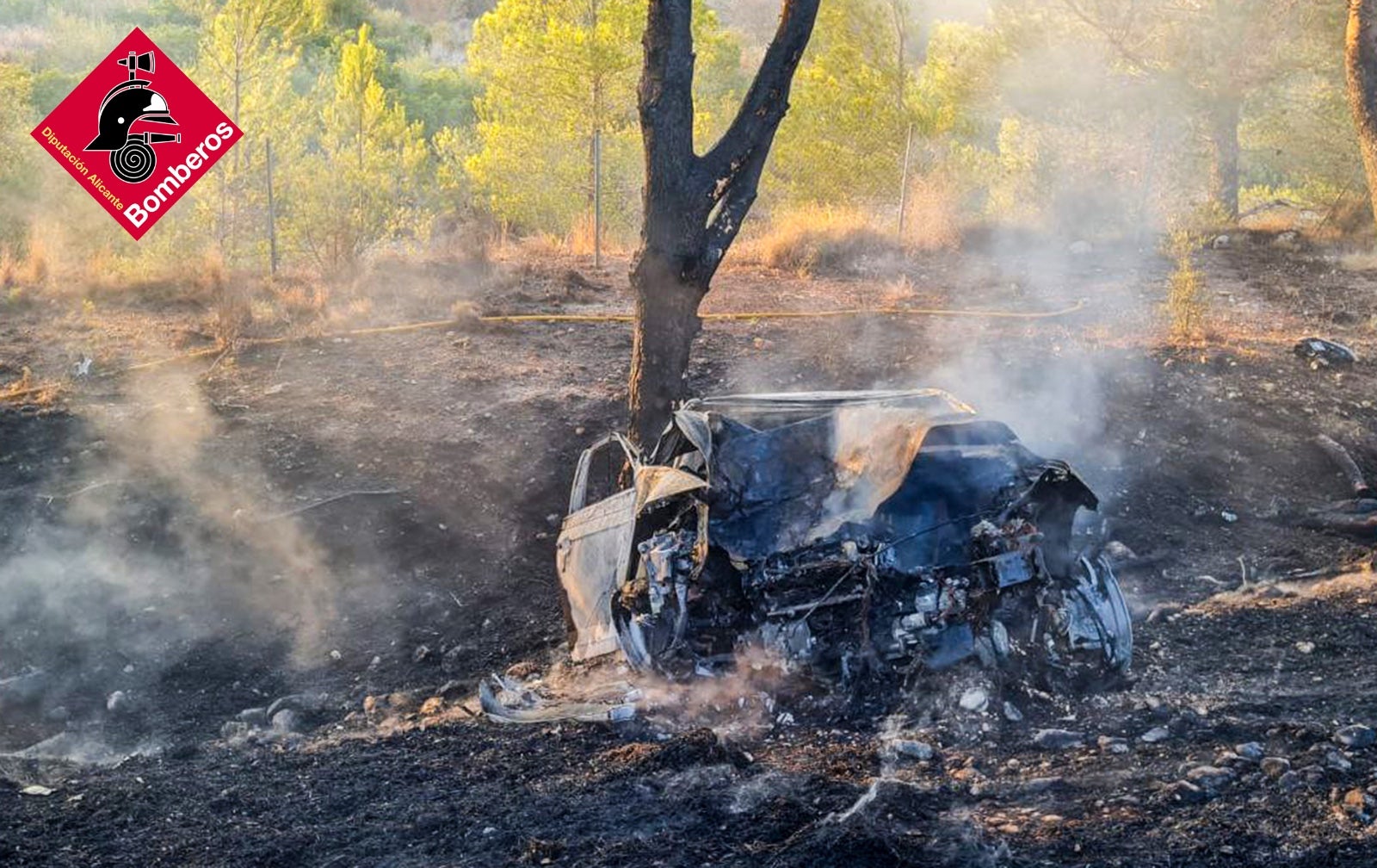 Accidente de tráfico en Altea con incendio del vehículo Accidente de tráfico en Altea con incendio del vehículo