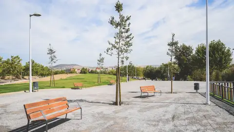 El ayuntamiento busca renovar su mobiliario urbano con el objetivo de "mejorar el bienestar de la ciudadanía emeritense" El ayuntamiento busca renovar su mobiliario urbano con el objetivo de "mejorar el bienestar de la ciudadanía emeritense"