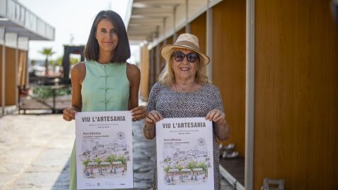 Isabel Echávarri, a la derecha, junto a la consellera Maria Fajarnés