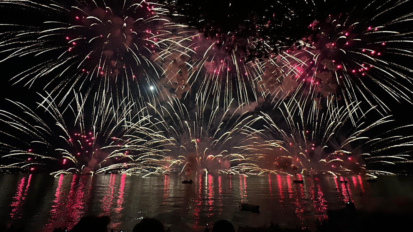 Unas 90.000 personas se congregan para disfrutar de la 37 edición del Castell de l´Olla Unas 90.000 personas se congregan para disfrutar de la 37 edición del Castell de l´Olla