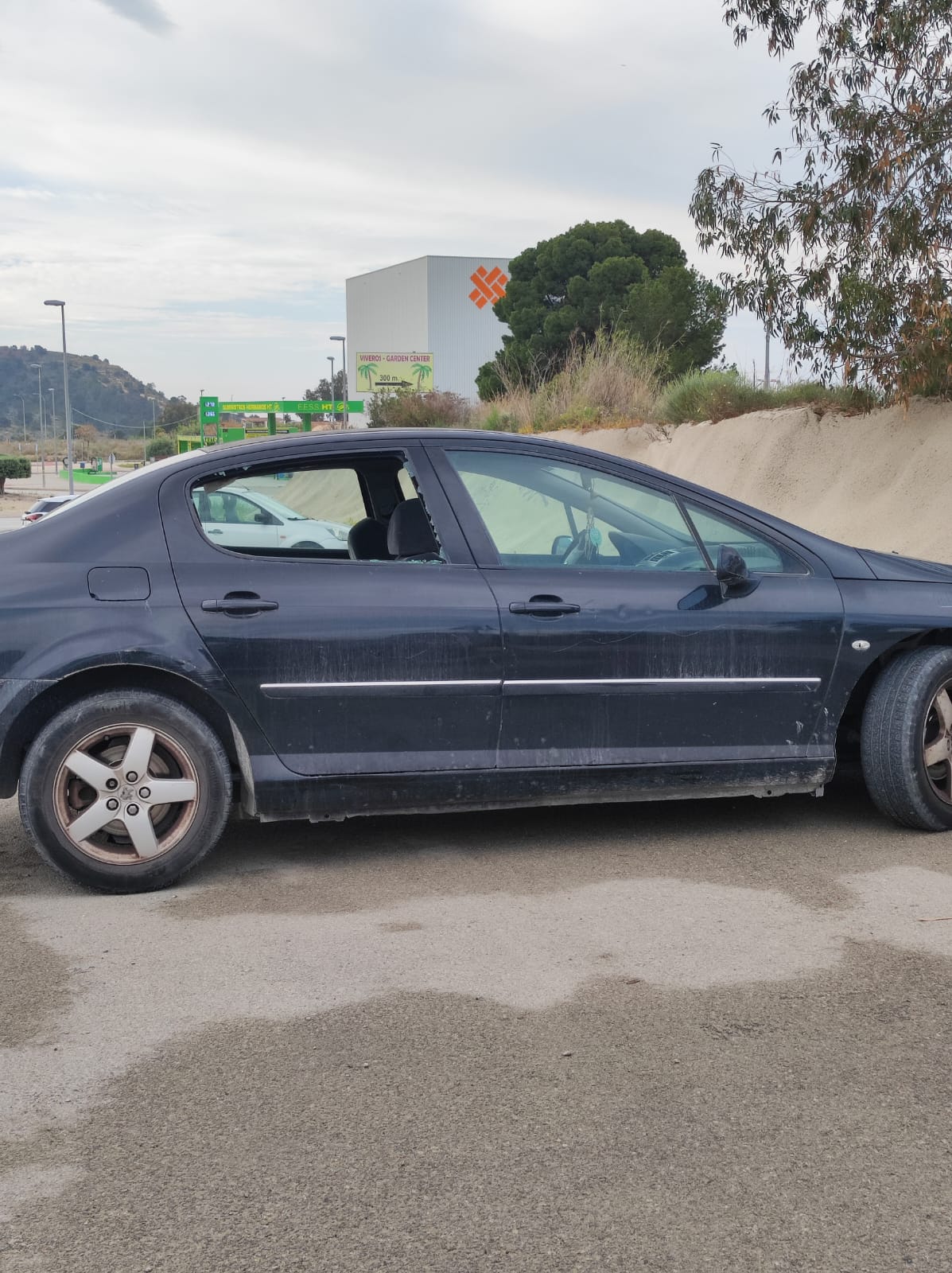 El sindicato CSIF denuncia actos vandálicos en los vehículos de trabajadores del Hospital Marina Baixa que aparcan en los aparcamientos provisionales El sindicato CSIF denuncia actos vandálicos en los vehículos de trabajadores del Hospital Marina Baixa que aparcan en los aparcamientos provisionales