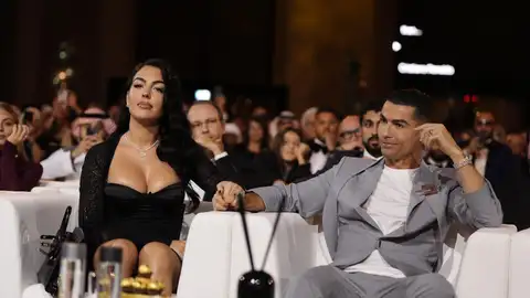 Georgina Rodríguez confirma su compromiso con Cristiano Ronaldo y muestra un anillo valorado en cinco millones Georgina Rodríguez confirma su compromiso con Cristiano Ronaldo y muestra un anillo valorado en cinco millones