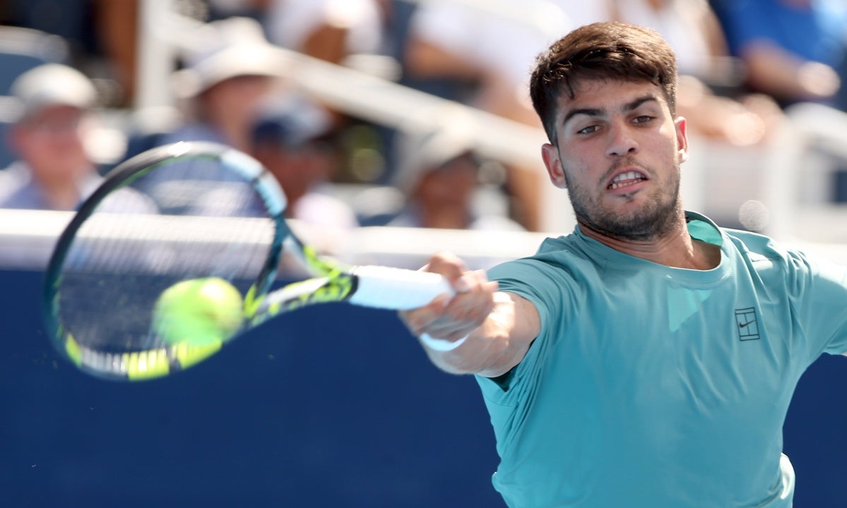 Alcaraz sufre ante Dzumhur pero avanza en Cincinnati Alcaraz sufre ante Dzumhur pero avanza en Cincinnati
