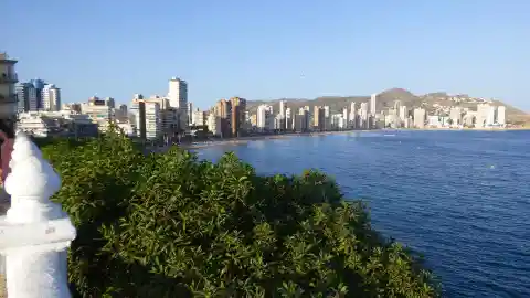 Benidorm adjudica el contrato de asistencia técnica para el Plan de Gestión Integral de la Huella Hídrica a Hidraqua Benidorm adjudica el contrato de asistencia técnica para el Plan de Gestión Integral de la Huella Hídrica a Hidraqua