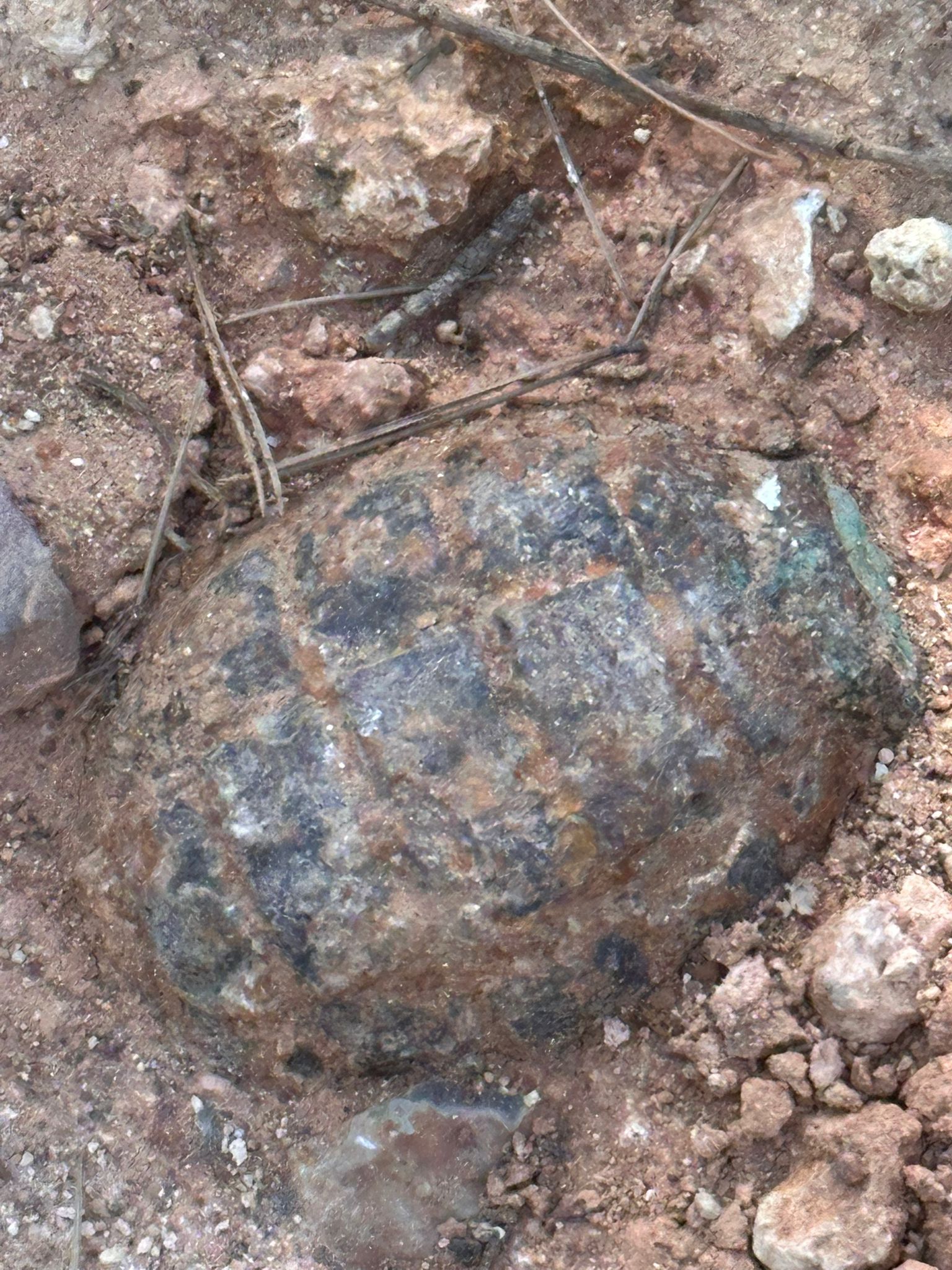 Hallan una granada de mano en un sendero de Quart de las Valls Hallan una granada de mano en un sendero de Quart de las Valls