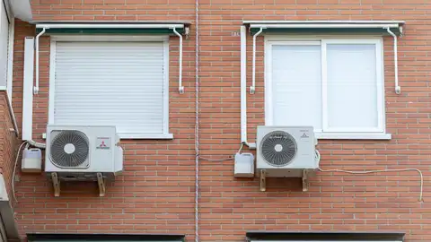 Imagen de archivo. Varios aires acondicionados en una fachada, a 4 de agosto de 2025, en Madrid (España). - Eduardo Parra - Europa Press Imagen de archivo. Varios aires acondicionados en una fachada, a 4 de agosto de 2025, en Madrid (España). - Eduardo Parra - Europa Press