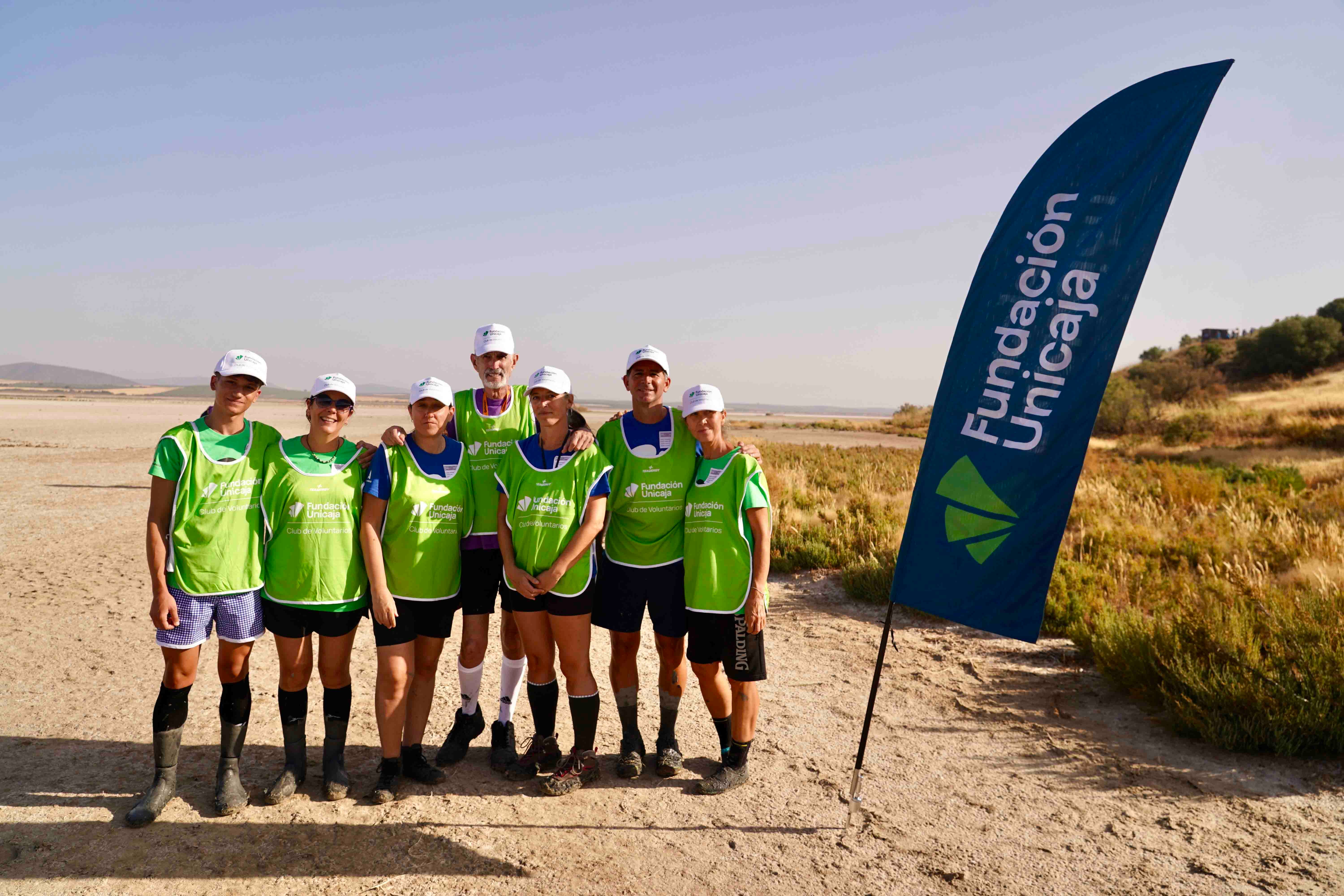 El Club de Voluntarios de Fundación Unicaja participa en el anillamiento de flamencos de la Laguna de Fuente de Piedra El Club de Voluntarios de Fundación Unicaja participa en el anillamiento de flamencos de la Laguna de Fuente de Piedra