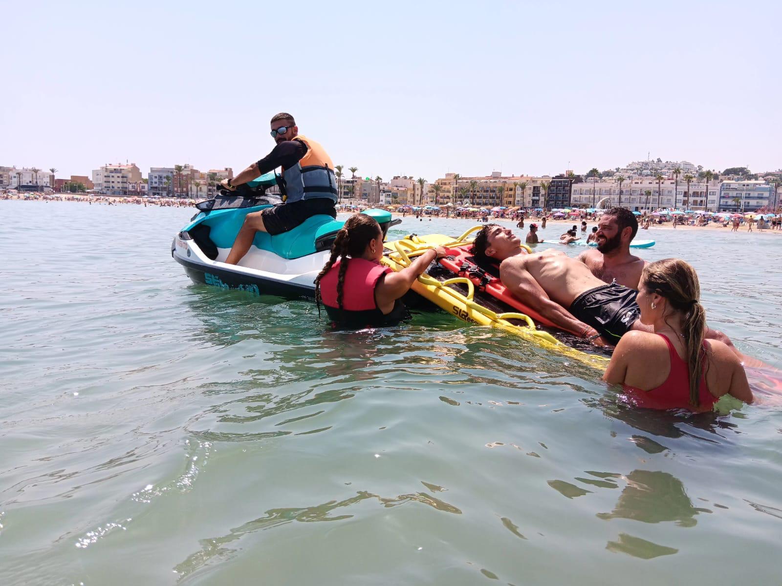 El servicio de salvamento y socorrismo en playas en Peñíscola realiza 249 asistencias en el mes de julio El servicio de salvamento y socorrismo en playas en Peñíscola realiza 249 asistencias en el mes de julio