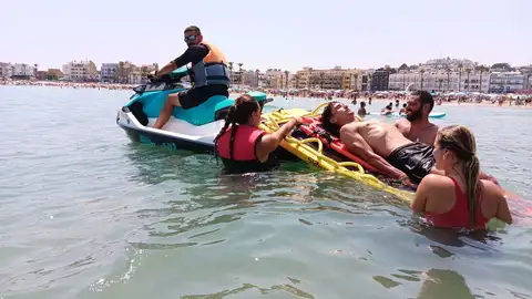 El servicio de salvamento y socorrismo en playas en Peñíscola realiza 249 asistencias en el mes de julio El servicio de salvamento y socorrismo en playas en Peñíscola realiza 249 asistencias en el mes de julio