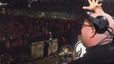 El cura dj que debutó en el Medusa Festival El cura dj que debutó en el Medusa Festival