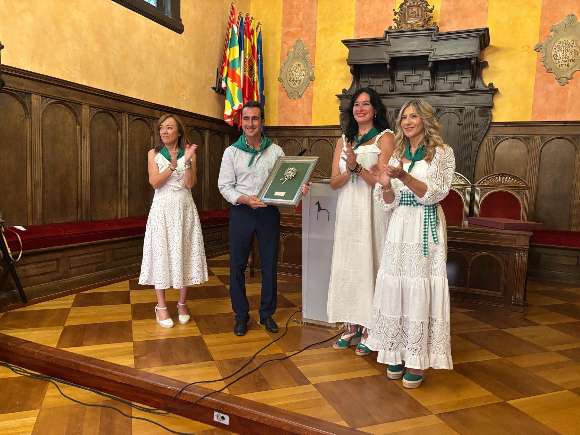 El Ayuntamiento de Huesca reconoce los 25 años de Alternativa de El Fandi El Ayuntamiento de Huesca reconoce los 25 años de Alternativa de El Fandi