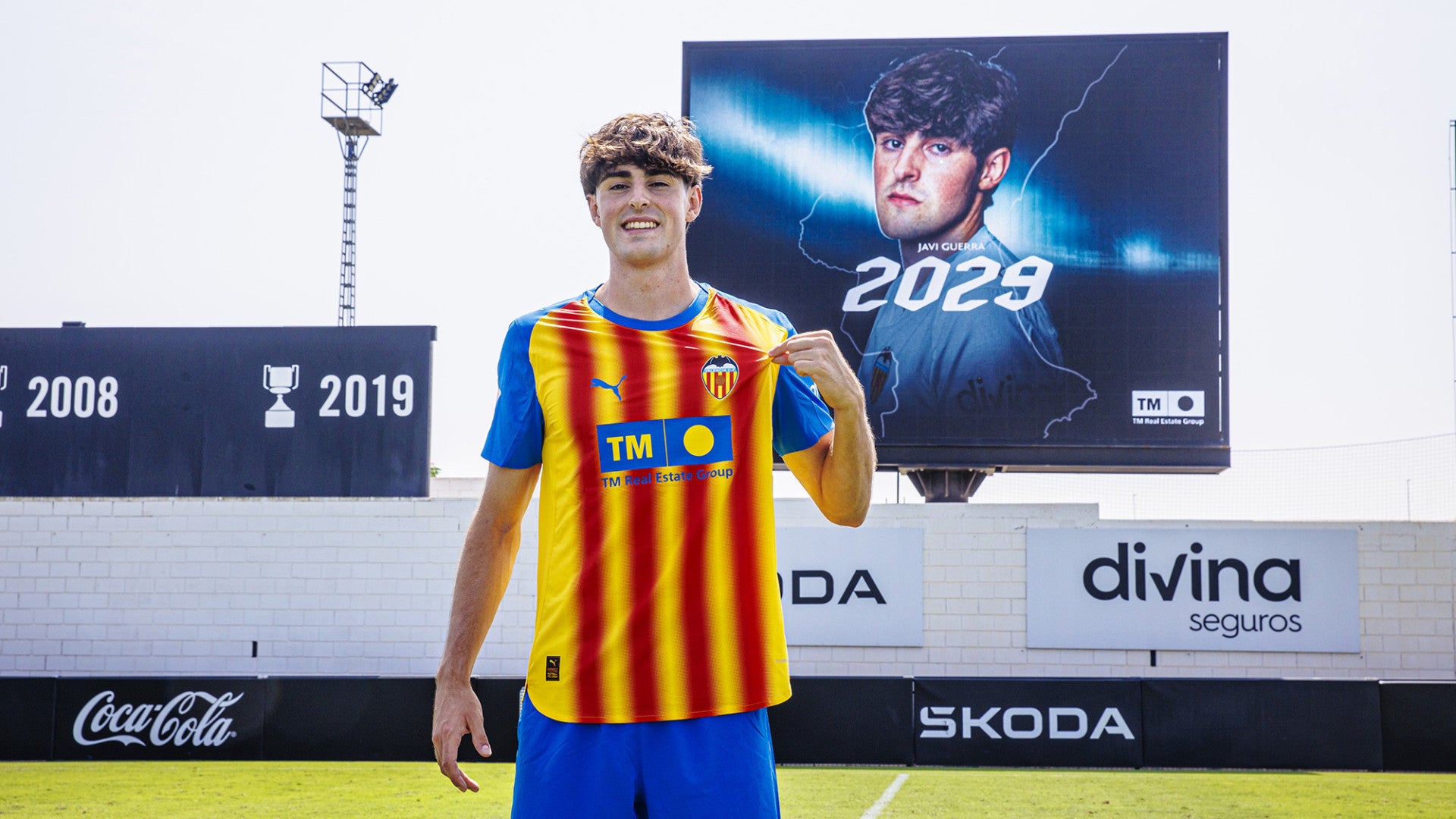 Javi Guerra: "“Feliz porque es lo que quería, seguir en el Club. Creo que también me lo he ganado" Javi Guerra: "“Feliz porque es lo que quería, seguir en el Club. Creo que también me lo he ganado"