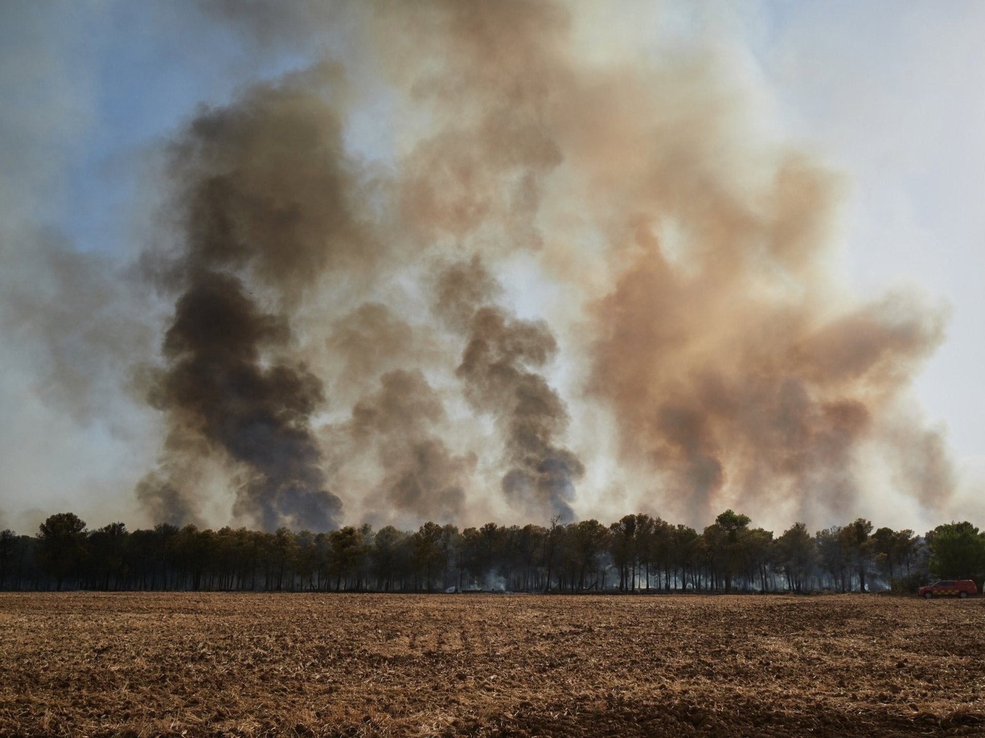 Continúan las labores de extinción del incendio de Carcastillo Continúan las labores de extinción del incendio de Carcastillo