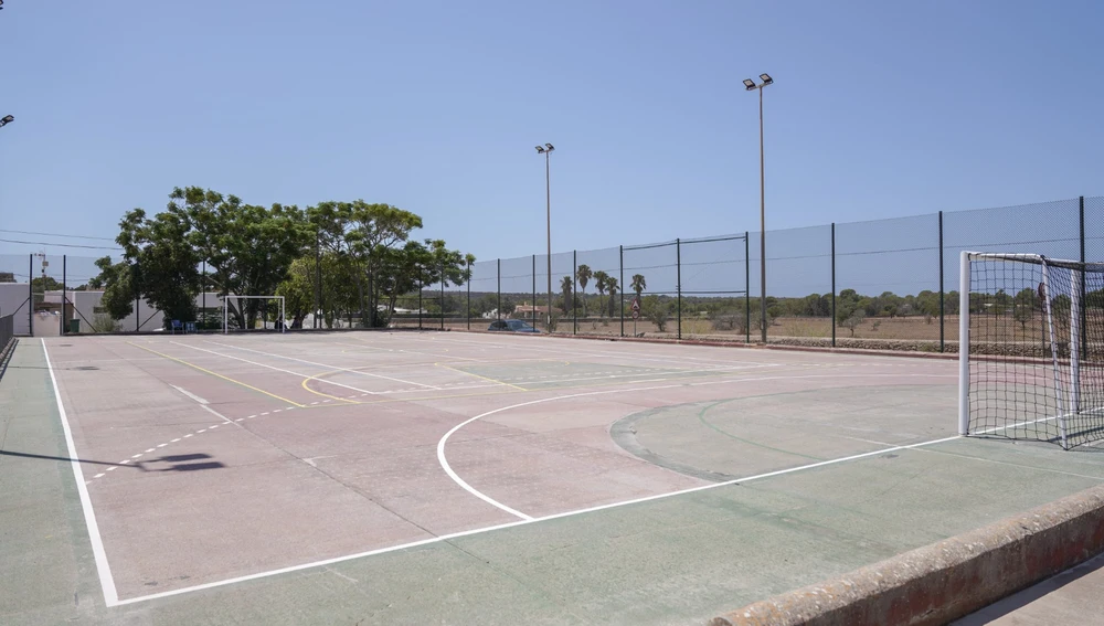 La pista polideportiva de Es Cap se ha reformado completamente La pista polideportiva de Es Cap se ha reformado completamente
