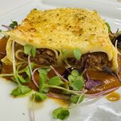 Canelones de ibéricos en salsa de tomate