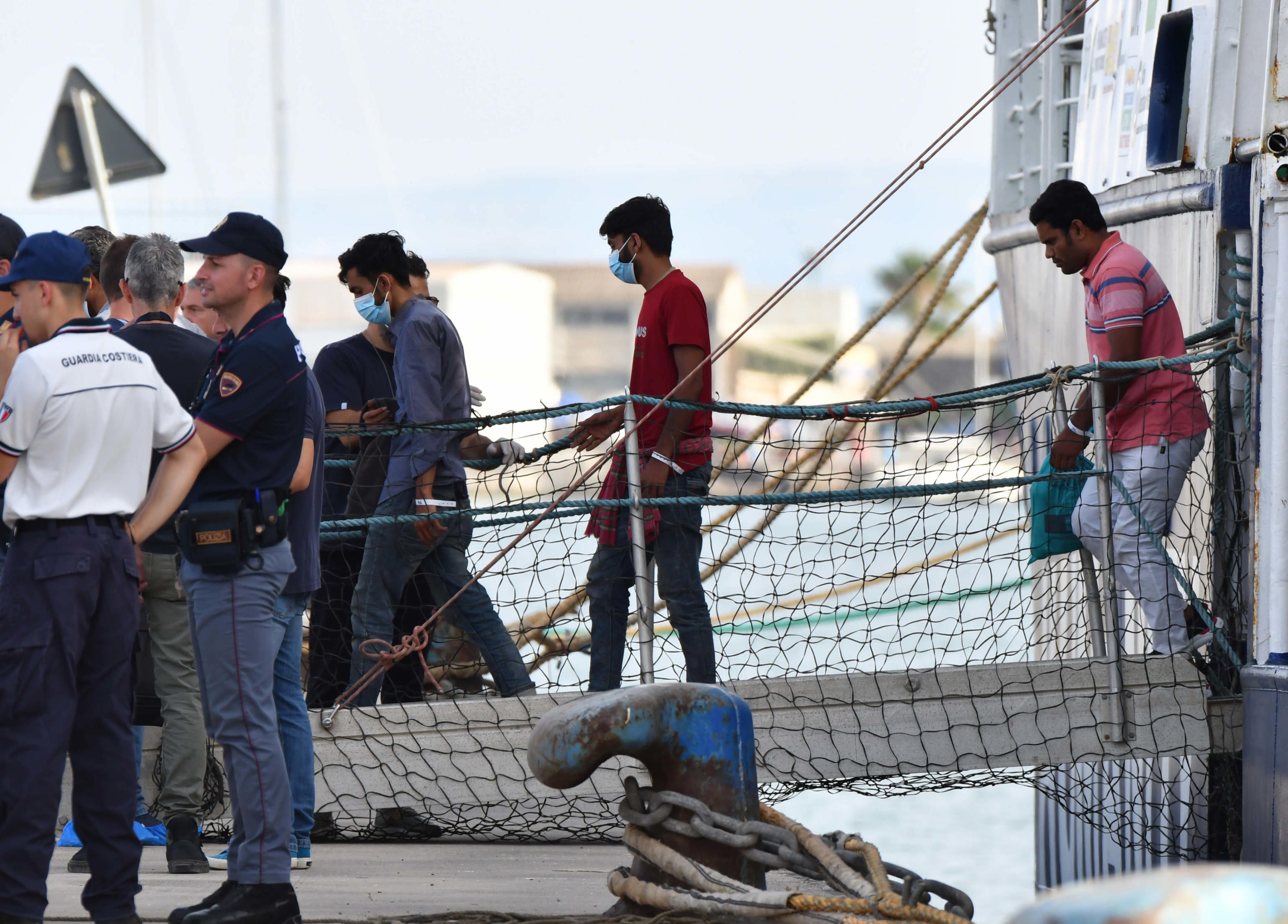 Mueren al menos 20 migrantes en un naufragio frente a Lampedusa Mueren al menos 20 migrantes en un naufragio frente a Lampedusa