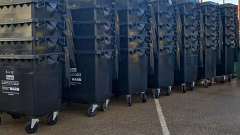 Villena instala 90 contenedores de basura en el casco urbano