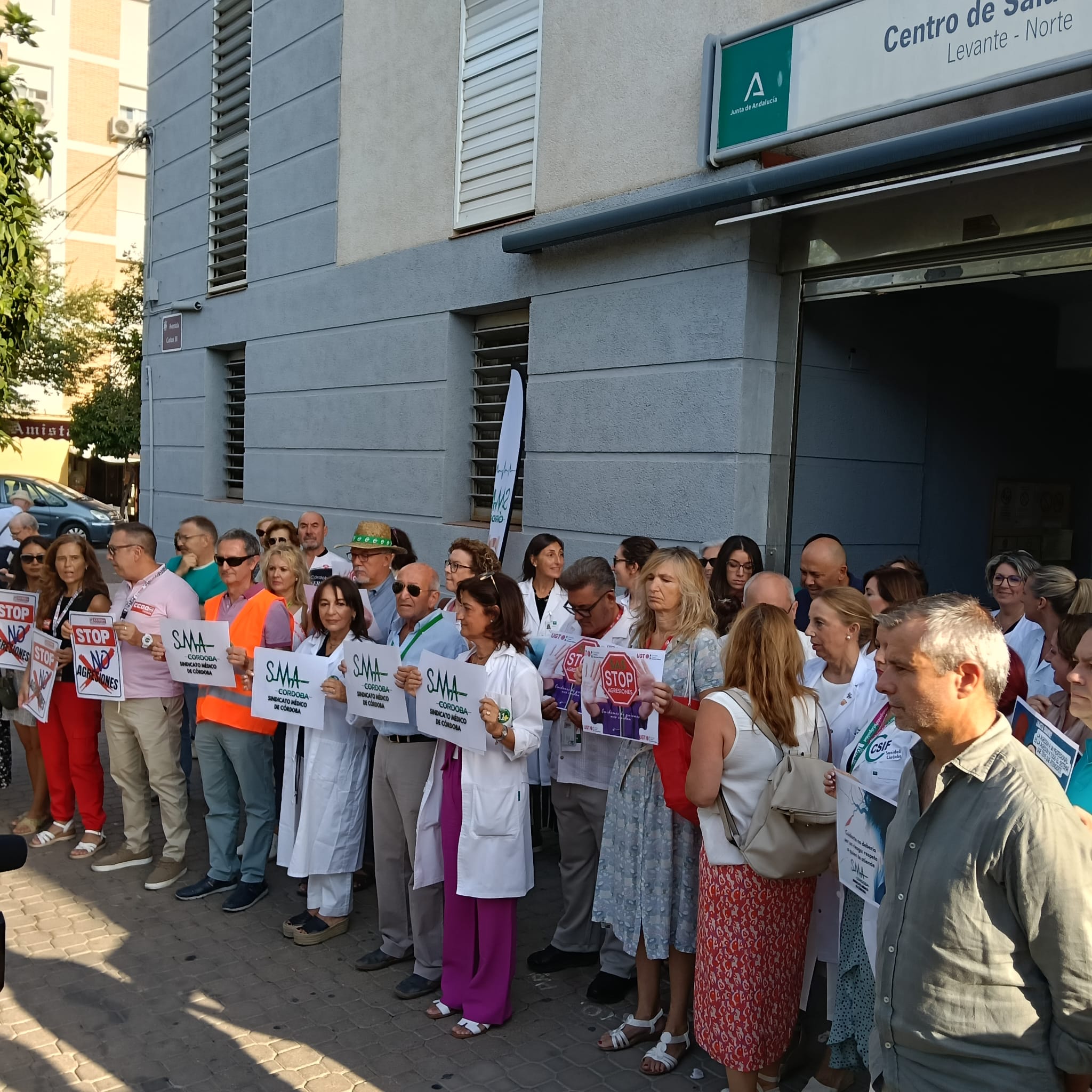 Concentración contra las agresiones y amenazas a sanitarios Concentración contra las agresiones y amenazas a sanitarios