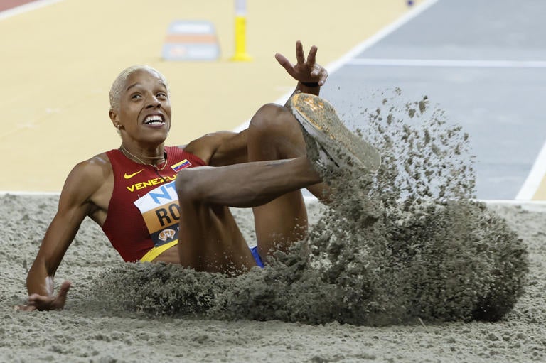 Duplantis vuelve a romper el récord de salto de pértiga Duplantis vuelve a romper el récord de salto de pértiga