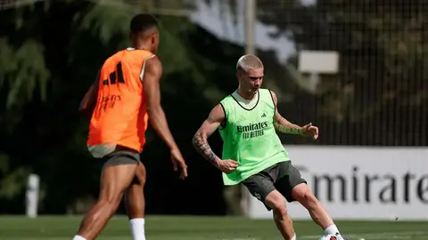 Mastantuono completa su primer entrenamiento en Valdebebas Mastantuono completa su primer entrenamiento en Valdebebas