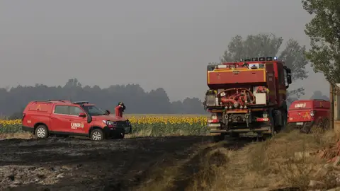 Cuatro miembros de la UME heridos cuando trabajaban en labores de extinción en Yeres (León) Cuatro miembros de la UME heridos cuando trabajaban en labores de extinción en Yeres (León)