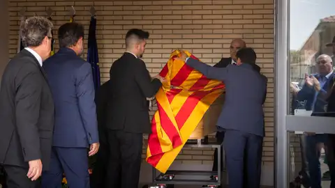 Colocan la bandera de Aragón sobre el féretro del expresidente de Aragón Javier Lambán Colocan la bandera de Aragón sobre el féretro del expresidente de Aragón Javier Lambán