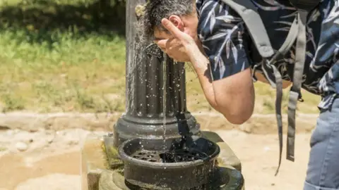 El calor no da tregua: se alcanzarán los 44 grados en puntos del este y sur peninsular El calor no da tregua: se alcanzarán los 44 grados en puntos del este y sur peninsular