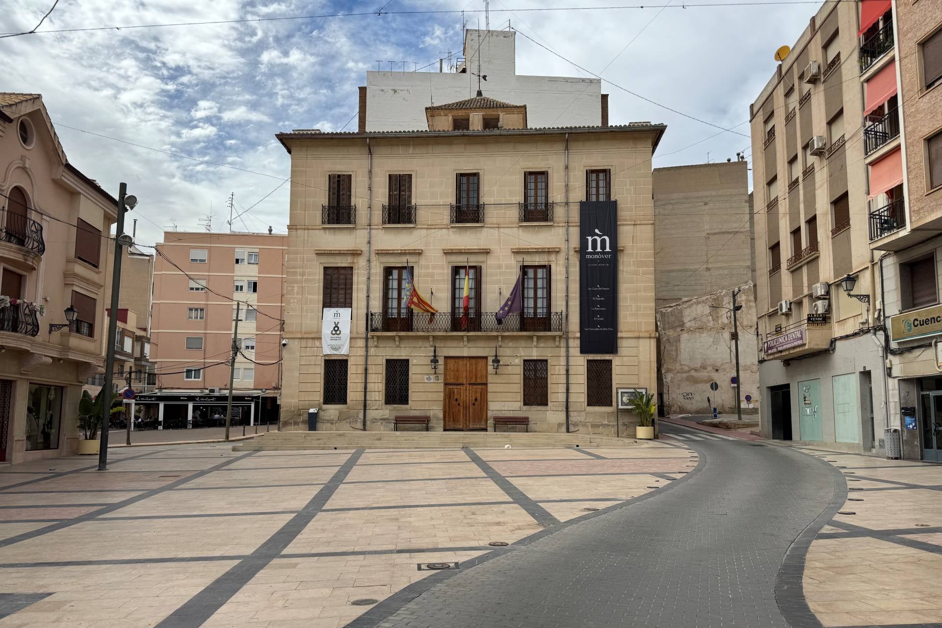 Monóvar licita una nueva contrata de basura que prevé mejoras como la recogida puerta a puerta del cartón comercial e industrial Monóvar licita una nueva contrata de basura que prevé mejoras como la recogida puerta a puerta del cartón comercial e industrial