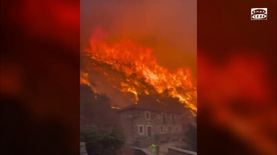Las devastadoras im&aacute;genes del incendio en Pobladura de la Sierra (Le&oacute;n) que ha obligado a desalojar a 150 personas