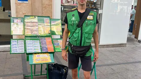 Vendedor de la ONCE que repartió el premio Vendedor de la ONCE que repartió el premio