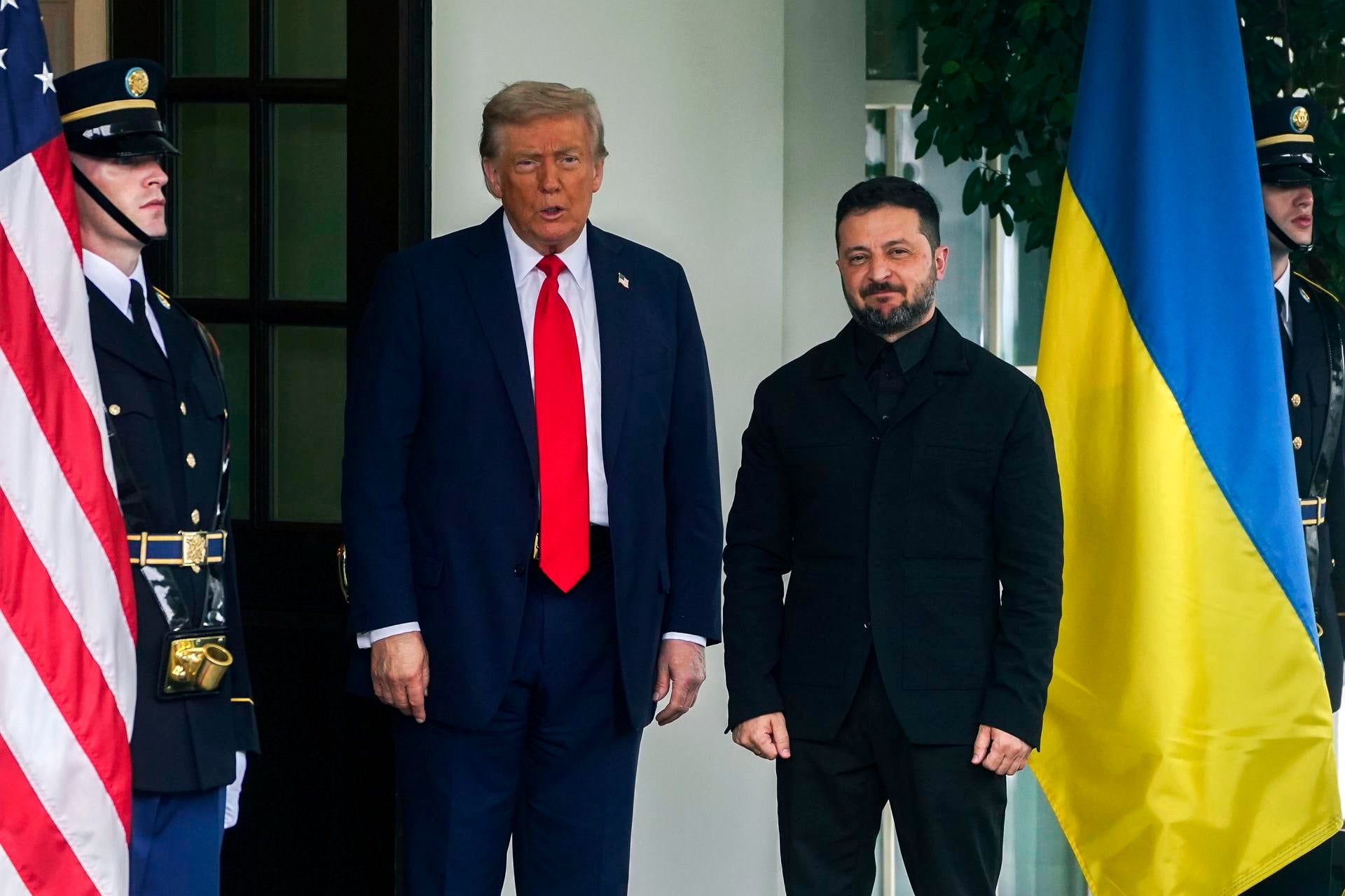 El traje de Zelenski encandila a Trump: "No me lo puedo creer, me encanta" El traje de Zelenski encandila a Trump: "No me lo puedo creer, me encanta"