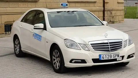 Imagen de archivo de un taxi en Donostia Imagen de archivo de un taxi en Donostia