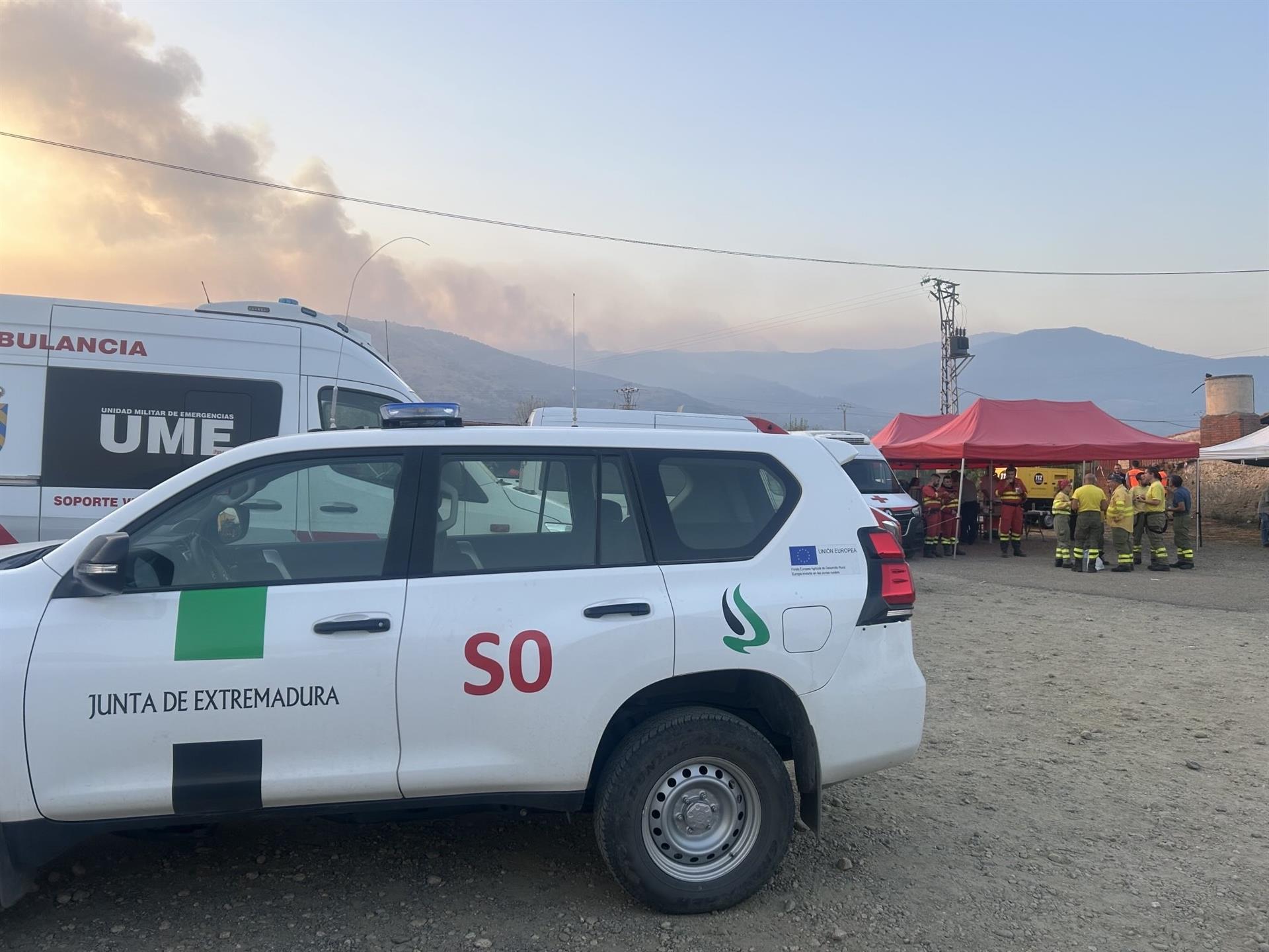 El incendio de Jarilla ha calcinado 11.000 hectáreas y está desbocado en el flanco norte El incendio de Jarilla ha calcinado 11.000 hectáreas y está desbocado en el flanco norte