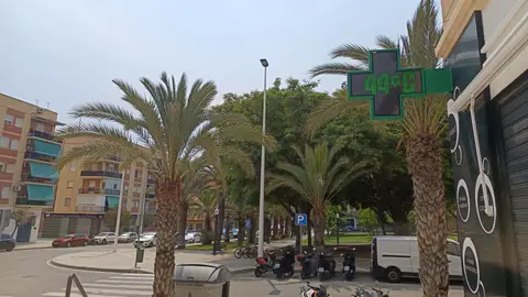 El termómetro ha llegado a marcar 44 grados centígrados en puntos de la ciudad de Elche. El termómetro ha llegado a marcar 44 grados centígrados en puntos de la ciudad de Elche.