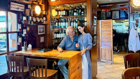 Miguel Arias, fundador del restaurante Flanigan, junto a la CEO del establecimiento, Sara Arias