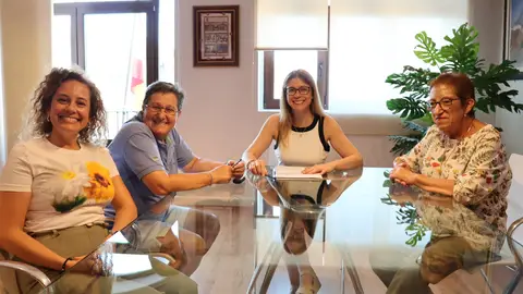 Finestrat firma su primer convenio con AFA Marina Baixa para apoyar a enfermos de Alzheimer y sus familias Finestrat firma su primer convenio con AFA Marina Baixa para apoyar a enfermos de Alzheimer y sus familias