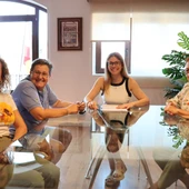 Finestrat firma su primer convenio con AFA Marina Baixa para apoyar a enfermos de Alzheimer y sus familias Finestrat firma su primer convenio con AFA Marina Baixa para apoyar a enfermos de Alzheimer y sus familias
