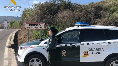 La Guardia Civil ha investigado en Priego de Córdoba a tres personas como presuntas autoras de un delito de estafa La Guardia Civil ha investigado en Priego de Córdoba a tres personas como presuntas autoras de un delito de estafa