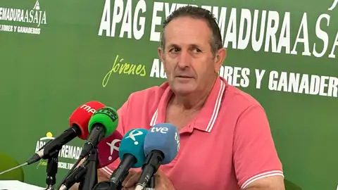 El presidente de APAG Extremadura Asaja, Juan Metidieri, en rueda de prensa - El presidente de APAG Extremadura Asaja, Juan Metidieri, en rueda de prensa -