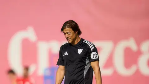 Almeyda durante un entrenamiento del Sevilla Almeyda durante un entrenamiento del Sevilla