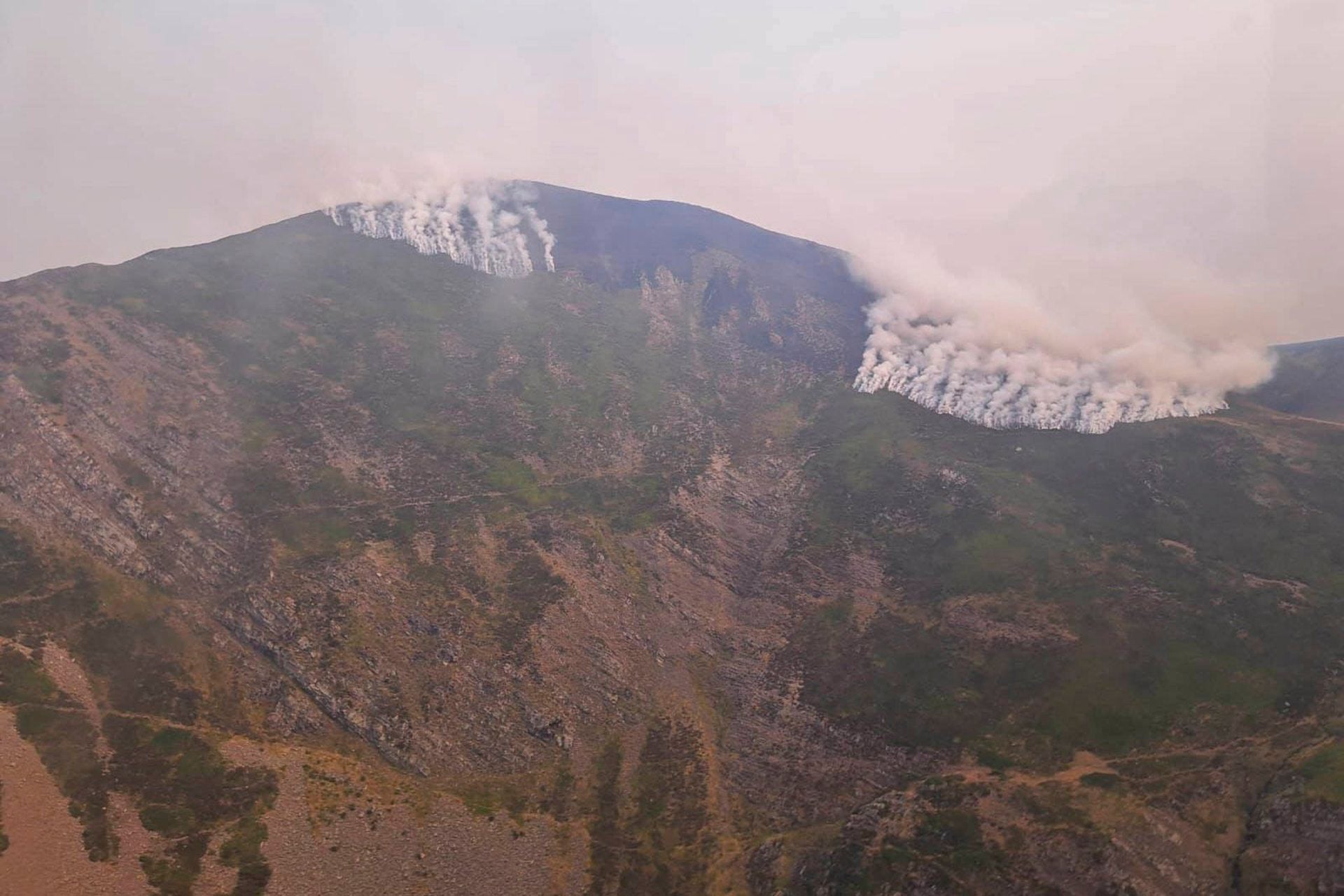 El fuego entra en Cantabria por Camaleño y de forma "leve El fuego entra en Cantabria por Camaleño y de forma "leve