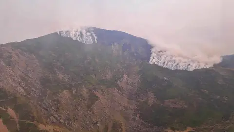 El fuego entra en Cantabria por Camaleño y de forma "leve El fuego entra en Cantabria por Camaleño y de forma "leve