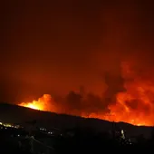 Las llamas en el frente de Jarilla, en la cuerda que divide el Valle del Jerte y el Ambroz Las llamas en el frente de Jarilla, en la cuerda que divide el Valle del Jerte y el Ambroz