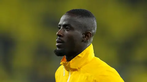 Eric Bailly firma por dos temporadas con el Real Oviedo Eric Bailly firma por dos temporadas con el Real Oviedo
