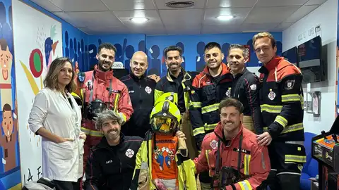 Bomberos en el hospital Bomberos en el hospital