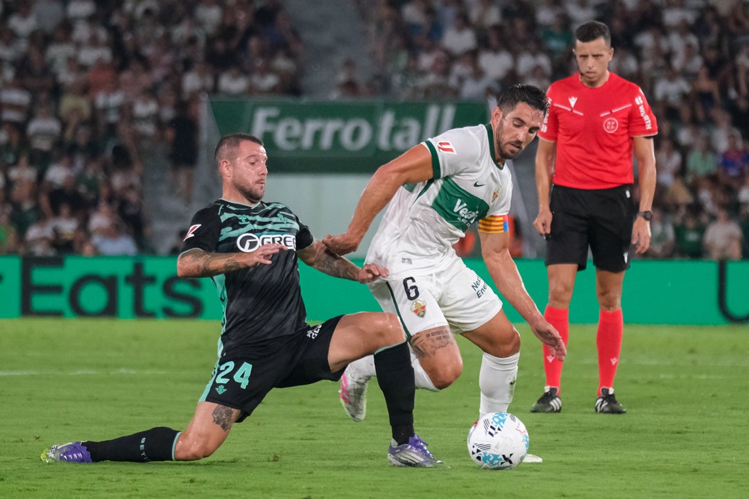 El Elche rescata un punto ante un discreto Betis El Elche rescata un punto ante un discreto Betis