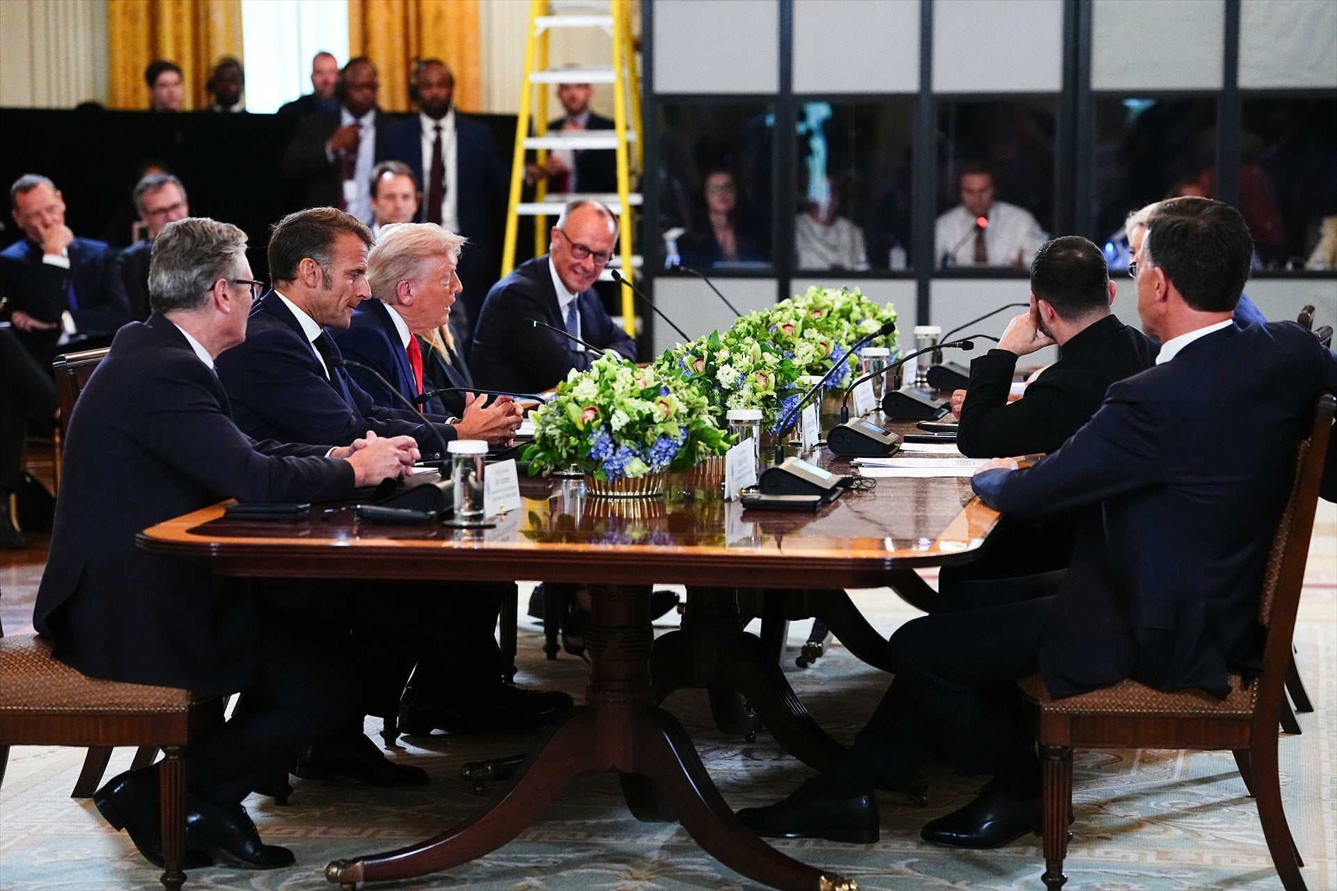 Trump pausó la reunión con Zelenski y los líderes europeos para llamar a Putin Trump pausó la reunión con Zelenski y los líderes europeos para llamar a Putin