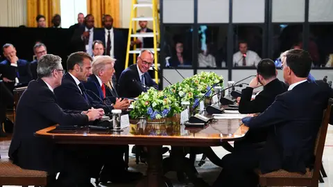 Trump pausó la reunión con Zelenski y los líderes europeos para llamar a Putin