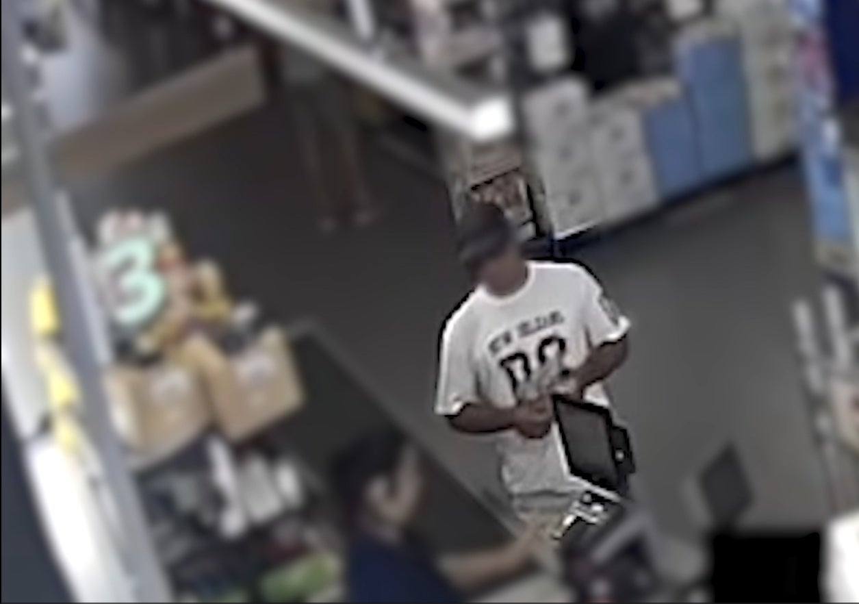 Ingresa en la cárcel un hombre detenido por el atraco a punta de pistola en un supermercado de Santa Pola Ingresa en la cárcel un hombre detenido por el atraco a punta de pistola en un supermercado de Santa Pola